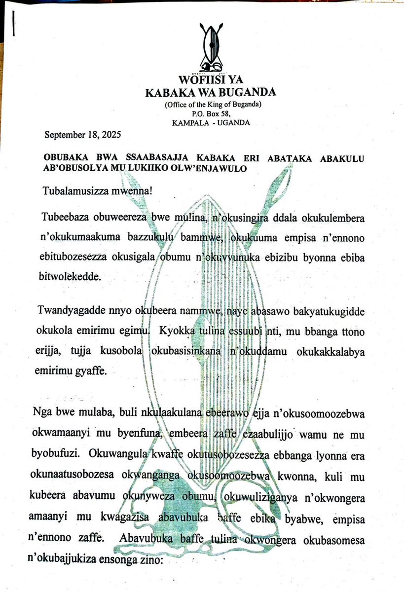 cpmayiga's tweet photo. Nsisinkanye Abataka Abakulu Ab'obusolya okubatusaako obubaka Ssaabasajja Kabaka, bw'Asiimye n'abaweereza mu Lukiiko olw'enjawulo olutudde olwaleero mu Bulange e Mengo.

"Okuwangula kwaffe okutusobozesezza ebbanga lyonna era okunaatusobozesa okwaŋŋanga okusoomoozebwa kwonna, kuli mu kubeera abavumu okunyweza obumu, okuwuliziganya n'okwongera amaanyi mu kwagazisa abavubuka baffe Ebika byabwe" 

#ObubakaBwaKabaka