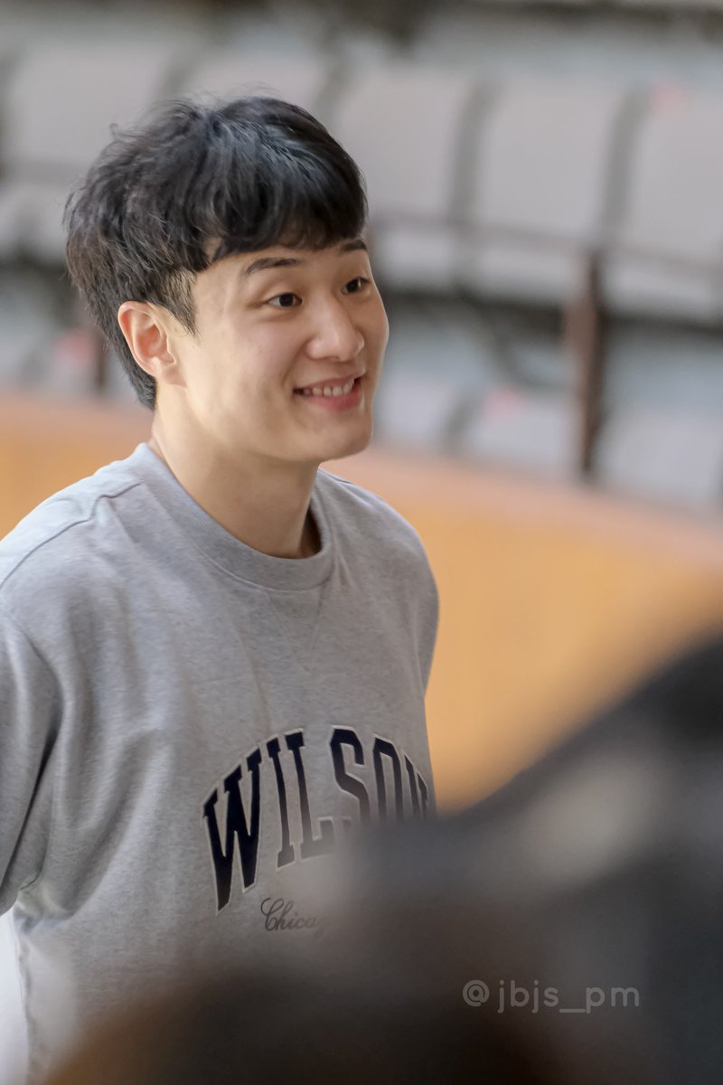 แล้วดูยักคิ้วแสนน่ารักกกกกกกกกก