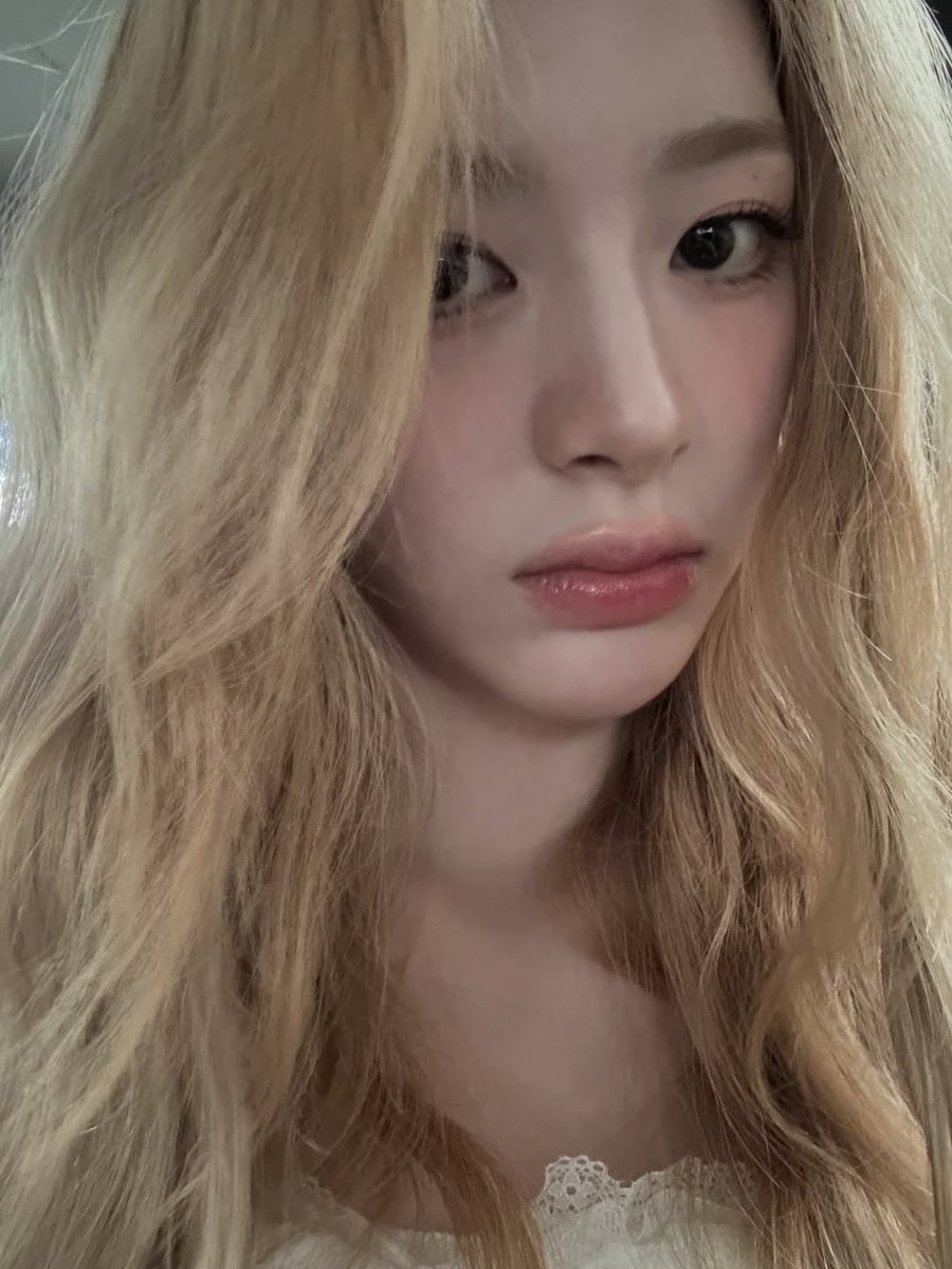 Seeur's tweet image. Selamat malam dari Seeur yang rambutnya baru (lagi).