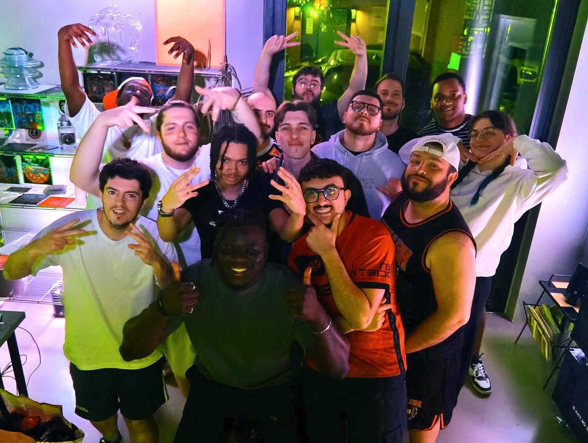 Axis Revolution tweet media