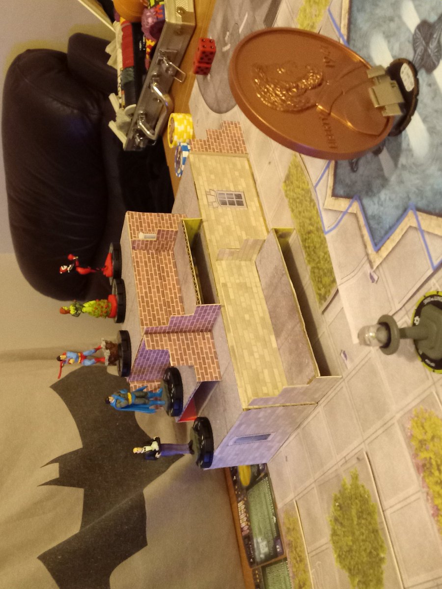 MarkLegend007's tweet image. Game 61 #heroclix My new sets plus Superman vs Starjammers.
Allow start on the dice allowed some dmg in.
Harley/Ivy have beautiful synergy.
Cowl terrain got used to the max.
We worked out if we're holding the kryronite ring, it can't hurt us (let me know if that's right!)