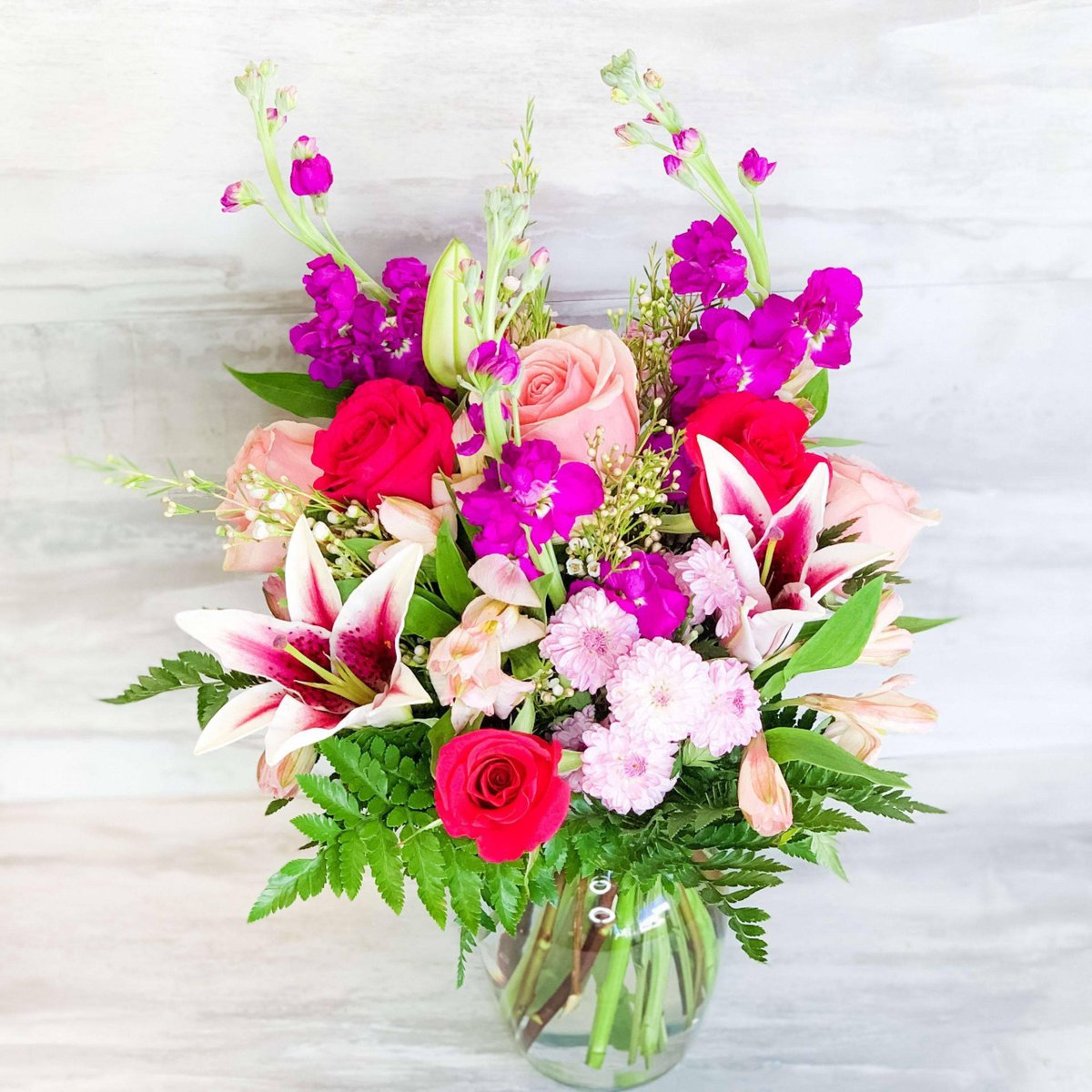 Got a thing for fresh florals? The Sweetest Garden Bouquet is like a stroll through a secret patch of blooms—effortlessly cool and totally chill. It's the vibe your space didn't know it needed. 🌸 #DGMFlowers #FloralVibes fortlauderdaleflorist.com/products/sweet…