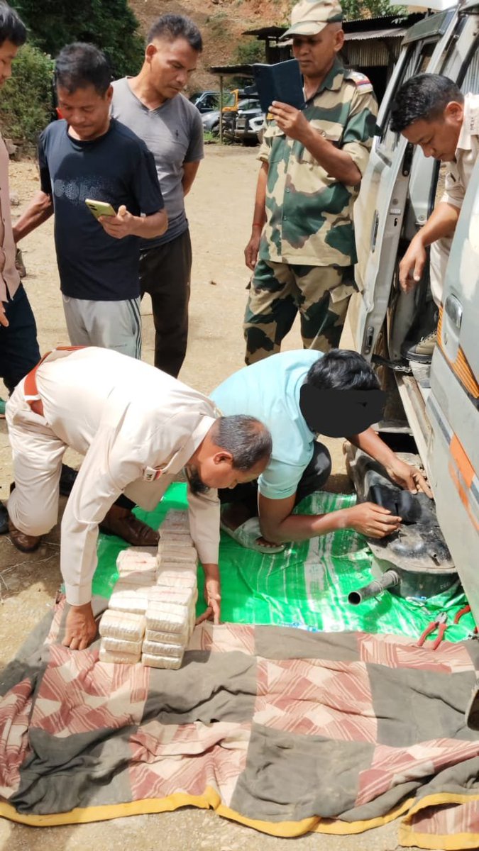 Subhankar_89's tweet photo. #BSF troops in Manipur, in a joint Op with Manipur Police on NH-102, Tengnoupal, intercepted a vehicle &amp; recovered seized approx 100K Yaba tablets worth value ₹15 Cr and 125 gms of suspected brown sugar. Drug trafficker was also apprehended #NarcoTerror #SSsoldiers https://t.co/8lpjWL5ZGJ