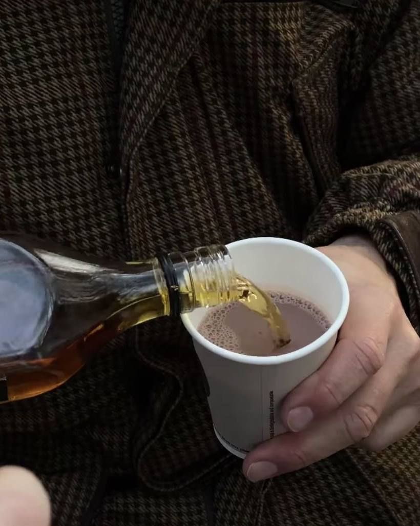 когда спросили, как я остаюсь бодрым, даже когда не сплю всю ночь, то ответил просто:
секрет в «особом» сиропе в кофе ;)