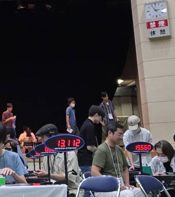 今回katano summer2025の大会で3×3と　初めて2×2の挑戦をしました🟦　2はそこそこで　3は平均で2秒だけ　はやくなりました
とても楽しい大会でした🎶
主催者の大阪キューブ会やスタッフやスクランブラやジャッジの皆さん　お会いした人　ありがとうございました　またよろしくお願いします＾＾