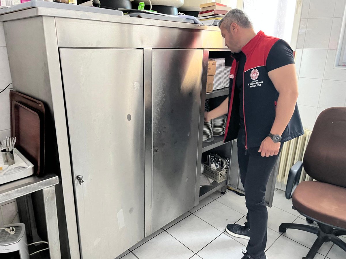 Öğrencilerimiz okullarına hızlı adapte oldu. Ders başladığında derslikler; zil çaldığında kantinler, yemekhaneler cıvıl cıvıl.

#Çankaya İlçe Müdürlüğümüz ilçedeki okullarda kantin ve yemekhane denetimlerini sürdürüyor, mevzuata aykırı satışa ve uygunsuzluğa geçit vermiyor.