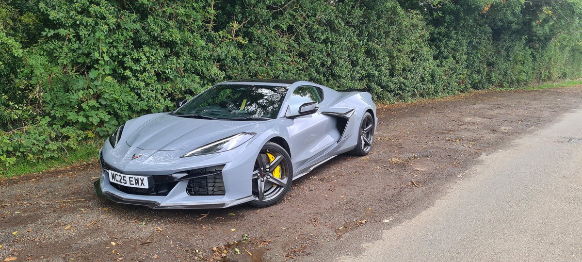 MttRbnsn's tweet photo. Finished in the #Chevrolet #Corvette #ERay, the first-ever #AWD and part-electrified 'Vette. It has the same 6.2 'Small Block' #LT2 #V8, but here boosted by the e-motor to a peak of 643hp - and capable of 0-62mph in 2.9s.

From £153,440 as a coupe or £159,230 as a convertible. https://t.co/sWBYZZJRWA