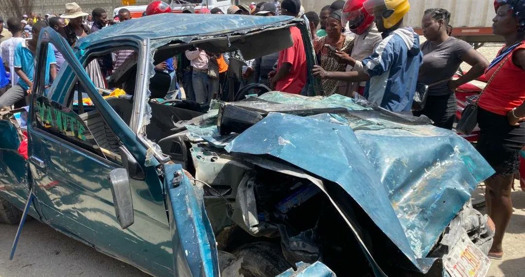 HonoreEnel's tweet photo. News info: Le mercredi 17 sept, un accident de la route ayant couté la vie à environ 8 personnes, sans compter des blessés, s’est produit dans la ville de Saint Marc, précisément à Frécineau. https://t.co/bKoapjTuBP