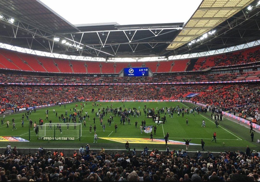 jellycat1966's tweet photo. @T92Barnsley #swfc #owls #Wednesdayite
That's 100,000 more than tarn took to Wembley 🤣🤣 https://t.co/I3GaiZ9h3q
