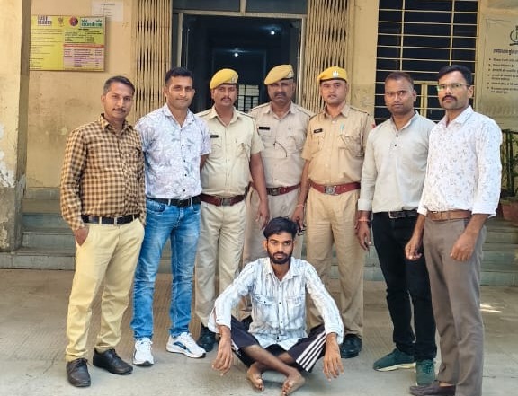 #साइबर_सेल व थाना कोतवाली टोंक की संयुक्त #कार्यवाही।
एक फर्जी मोबाईल #सिम विक्रेता #गिरफ्तार।
<a href="/IgpAjmer/">Ajmer Range Police</a>
<a href="/PoliceRajasthan/">Rajasthan Police</a>
<a href="/DCDMTonk/">District Collector & Magistrate, Tonk</a> 
#TonkPolice