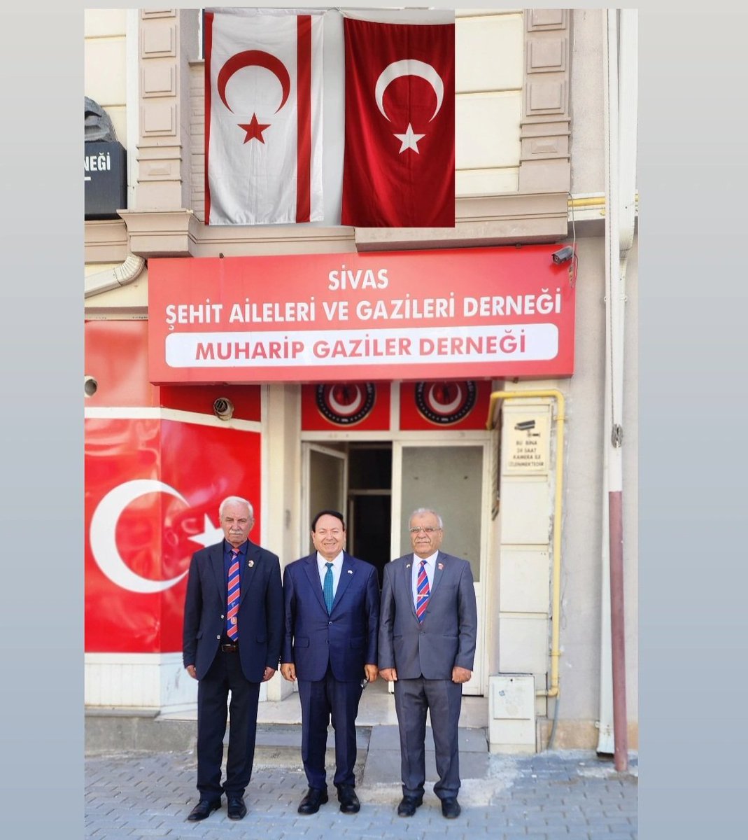 GAZİLERİMİZ BİZİM KAHRAMANLARIMIZDIR...!
TÜM GAZİLERİMİZİN; GAZİLER GÜNÜNÜ KUTLUYORUM🙏🇹🇷
YAŞAYAN; GAZİLERİMİZE,SAĞLIKLI ÖMÜRLER DİLİYORUM🙏🇹🇷
VEFAT EDEN GAZİLERİMİZE,ALLAHTAN RAHMETLER DİLİYORUM🤲🇹🇷
Rüşat Aydoğan
Türkiye-Kıbrıs Türk Cumhuriyeti İş Birliği Cemiyeti Genel Başkanı