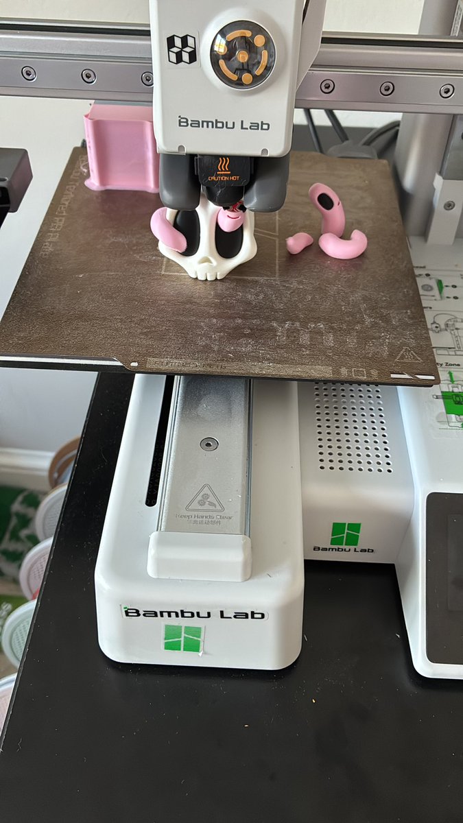 lazyeval's tweet image. This is wild this model is taking 17hrs to print and primarily because it’s multiple colors at once where if I print them with separate build plates it will only take a few hours, am I missing something ?