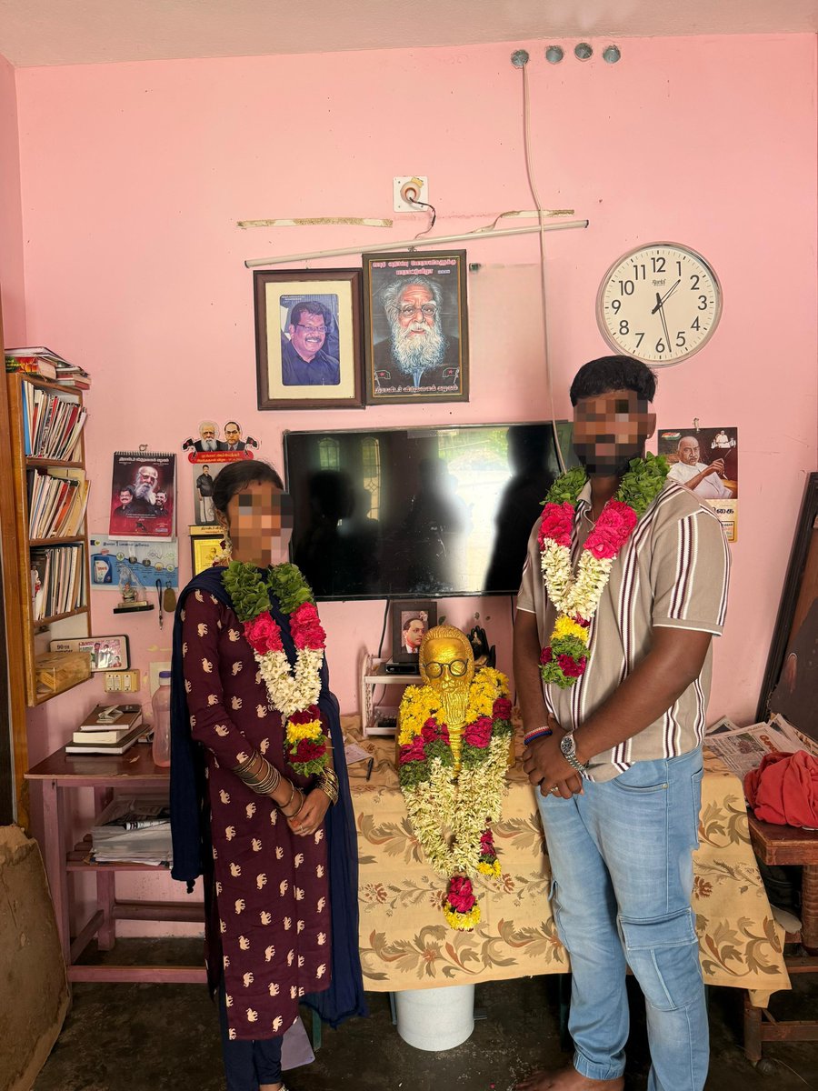 dravidan_1925's tweet photo. *ஜாதி மறுப்பு மற்றும் சுயமரியாதை திருமணம்*
 
தர்மபுரி மாவட்டம் ஈசல்பட்டி ரமேஷ், மமிதா ஆகியோரது மகள் செல்வி. ரித்திகா,
சேலம் மாவட்டம் தொப்பூர் உப்பரபட்டி கண்ணன்,சுதா ஆகியோரது மகன் செல்வன். கிருஷ்ணராஜ் ஆகியோருக்கு சுயமரியாதை மற்றும் ஜாதி மறுப்பு திருமணம் காவலாண்டியூர் பெரியார் படிப்பகத்தில் திராவிடர் விடுதலைக் கழக தலைமை செயற்குழு உறுப்பினர் தோழர். காவை ஈஸ்வரன் தலைமையில் இன்று 18.09.2025 வியாழக்கிழமை  நடைபெற்றது.

#பெரியார் #சுயமரியாதை_திருமணம் #திராவிடர்_விடுதலை_கழகம் #காவலாண்டியூர்