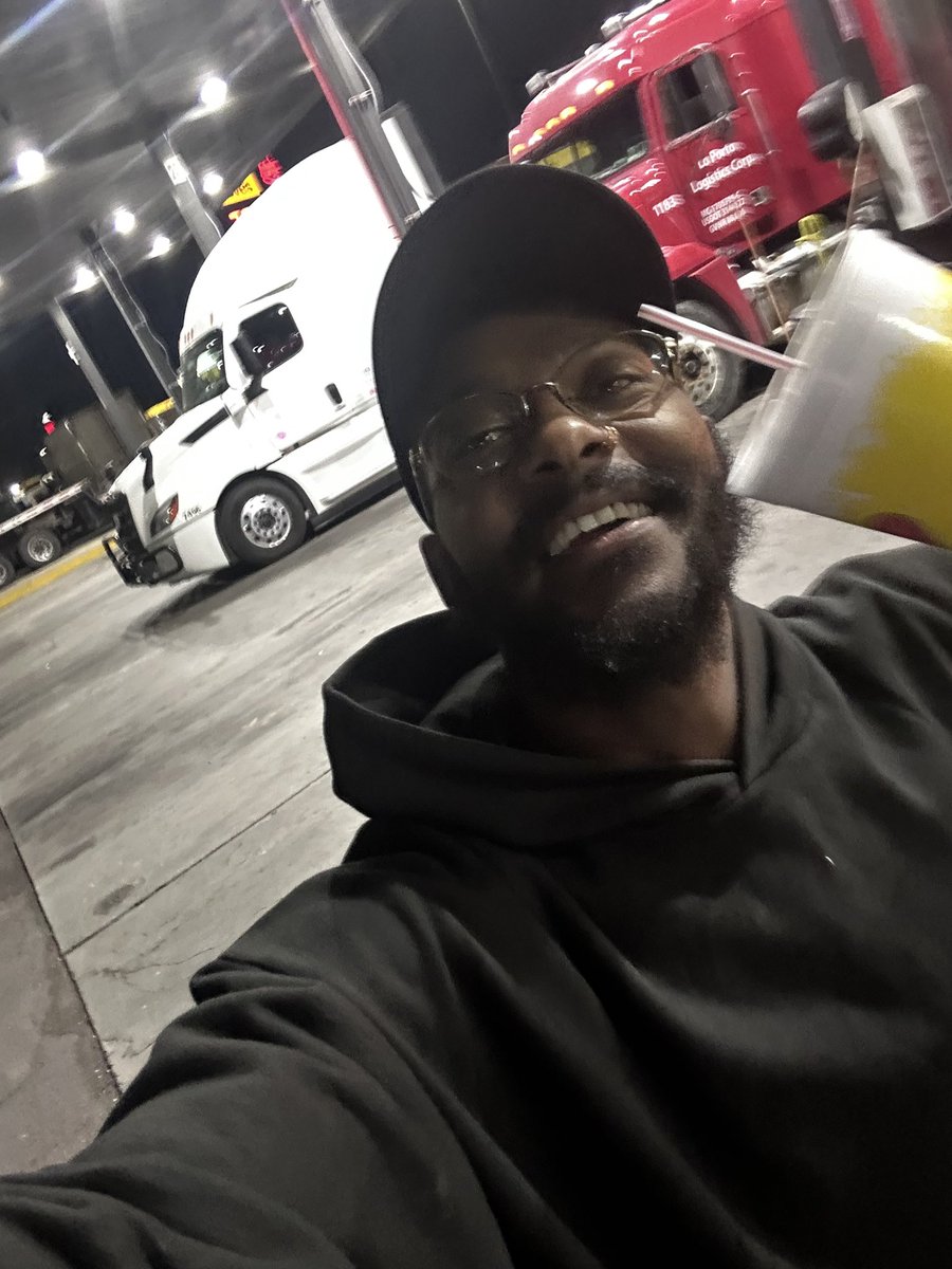 thtguyt's tweet photo. #Day299 ! Apecoin🦍
99 $APE 🐸🐸
9m on 🦍 A🤞🏾🥹
Selfie until ApeCoin hits a all-time high 🤞🏾🫡🙏🏾✊🏾 #yuga @apecoin
🌳🍼 the bush is calling @ThankApe Blessings https://t.co/pfWcGAxDGW