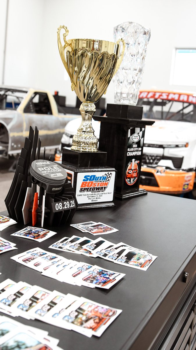 Celebrating an incredible season at RW 👊🏼

84 races
26 podiums
43 top 10s
8 wins in 2025
Plus nearly 30 more to go 🏁