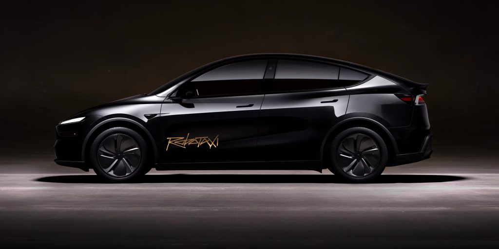 IqFine's tweet photo. 🚨Tesla’s Robotaxi service in Austin has already logged 3 crashes in its first month (July)
⚡Fleet size: ~12 vehicles
⚡1 minor injury reported
⚡Tesla redacted crash details unlike Waymo &amp; others
Should NHTSA push for full transparency on safety?👀
#Tesla #Robotaxi #EVnews https://t.co/foKEi9ozvm