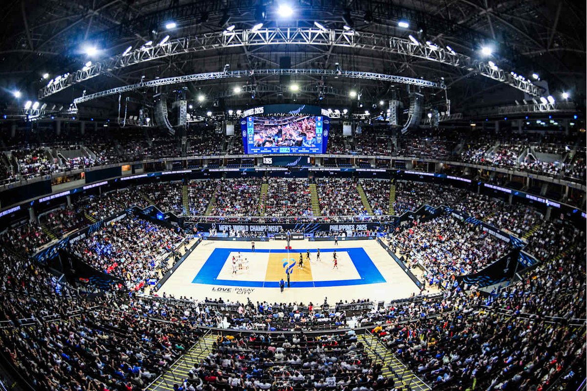 🙏🇵🇭 Maraming salamat to the 14,240 fans who came out to the Arena to cheer for Alas Pilipinas! ♥️

#VolleyballWorldChampionship #MWCH2025 #Philippines2025 #volleyball
📸 <a href="/volleyballworld/">Volleyball World</a>