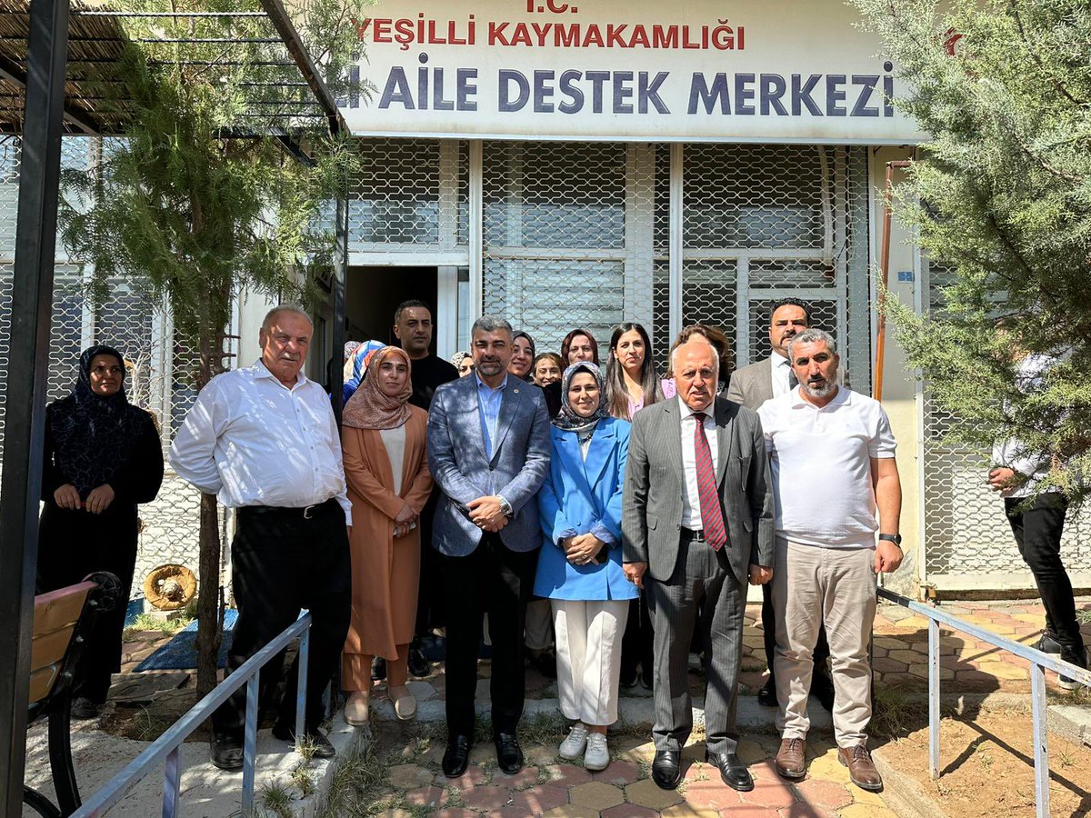 farukkilic47's tweet image. 📍#Yeşilli 

✅ Yeşilli Belediye Başkanımız Sn. Hayrettin Demir ve heyetimizle birlikte, Yeşilli Aile Destek Merkezi’ni ziyaret ederek yürütülen çalışmalar hakkında bilgi aldık. 

✅ Toplumumuzun temel taşı olan ailelerin her yönden güçlenmesine destek sağlayan bu değerli