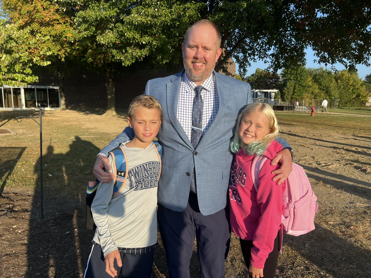 What an honor to speak at the Father’s Walk at Dodge Intermediate School today!  Over 600 fathers, grandfathers, brothers, uncles, and role models in attendance.  Just another reason to be so proud of this community!  <a href="/twinsburgcsd/">Twinsburg City School District</a>