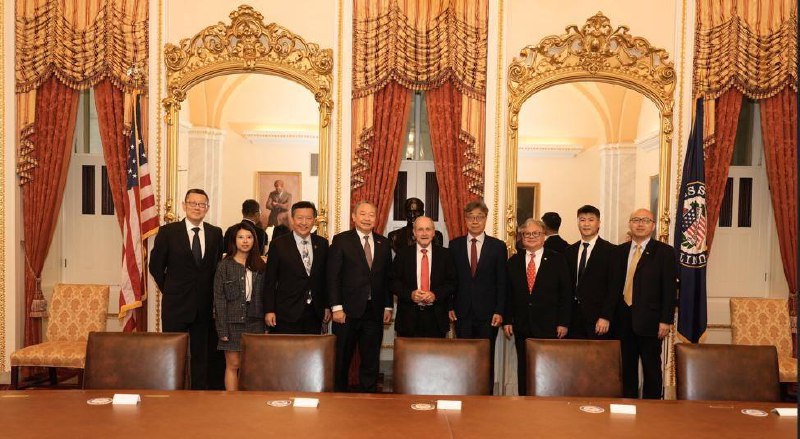 TECRO_USA's tweet photo. Thank you, @SenateForeign Chair Jim Risch, for the warm welcome and thoughtful exchange. Taiwan deeply values our enduring partnership with American farmers and producers. We look forward to further strengthening  our economic and trade ties. 🇹🇼🤝🇺🇸 https://t.co/jobImKjP3f