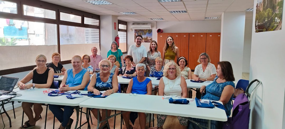 <a href="/BailenMiraflore/">Bailen Miraflores </a> se suma esta semana a la 4️⃣ edición de Comunicar en Red. <a href="/aprensamalaga/">Asociación de la Prensa de Málaga</a> y <a href="/malaga/">Ciudad de Málaga</a> llevan la educación en medios a todos los rincones de la ciudad. 🙏a la 💪 de Mª de la Paz Flores y Rosa Cantarero, responsables de este distrito. Docente, Juan Alberto Gómez