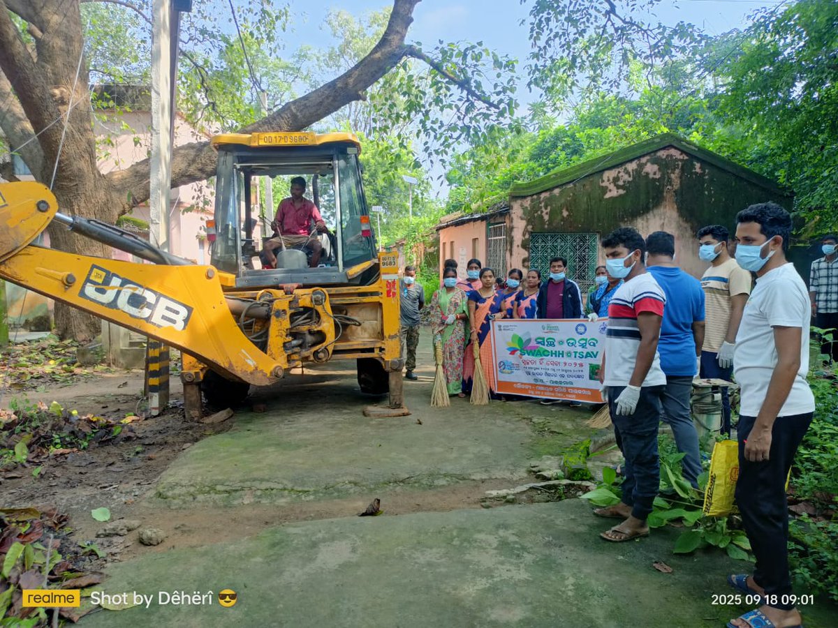 zpbaragada's tweet photo. Mass Cleanliness Drive under Paikmal Block of Bargarh district SHS-2025. #SHS2025 #SwacchataHiSeva #SwachhaBharatMission #SwachhaOdishaSusthaOdisha
@PMOIndia @CMO_Odisha @PRDeptOdisha @RabiNaikBJP @IPR_Odisha @MoJSDDWS @swachhbharat @DMBargarh @sbmodisha https://t.co/YUk7WQxHI7