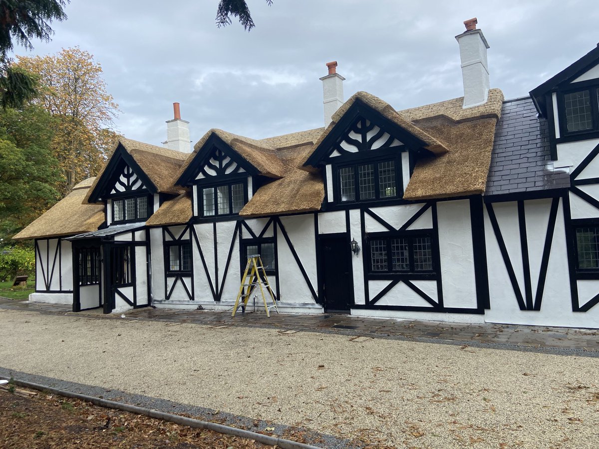 masterthatcher2's tweet image. All finished at #RabyMere.#Thatching. #MasterThatchers