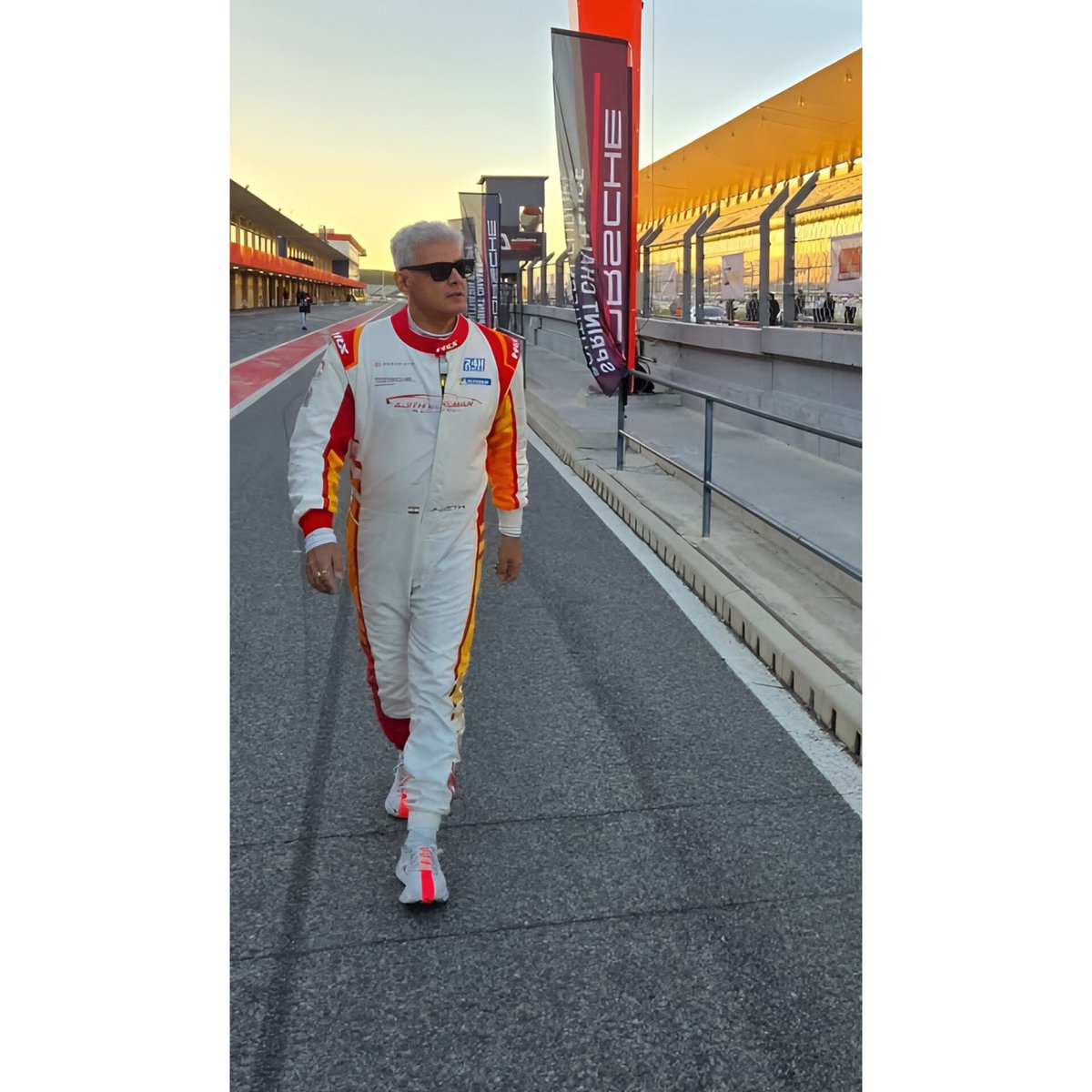 MrLabel17's tweet image. Not just a star ⭐️ a racer at heart🥰💥

#Ajithkumaracing #AK64