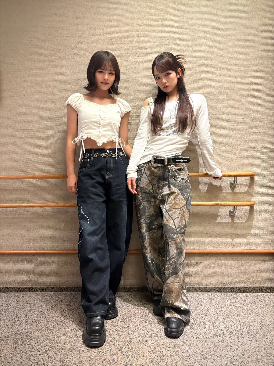 Laki922official's tweet image. 今回の衣装もSPINNS様のお洋服を着用させていただきました🪽

@spinns_com #Lucky2 #比嘉優和 #佐藤栞奈