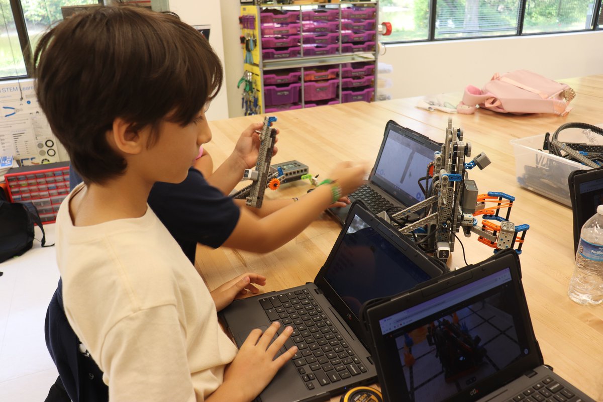 FrontierSchools's tweet image. Our #FSIMiddle 5th–7th grade Tigers are having a great time in #VEXRobotics! 🤖🐯
From design to building and coding, these future engineers are learning teamwork, problem-solving, and innovation every step of the way. ✨
#STEM #Education #FrontierSchools
