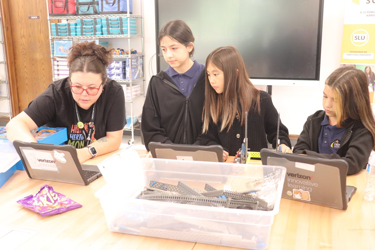 FrontierSchools's tweet image. Our #FSIMiddle 5th–7th grade Tigers are having a great time in #VEXRobotics! 🤖🐯
From design to building and coding, these future engineers are learning teamwork, problem-solving, and innovation every step of the way. ✨
#STEM #Education #FrontierSchools