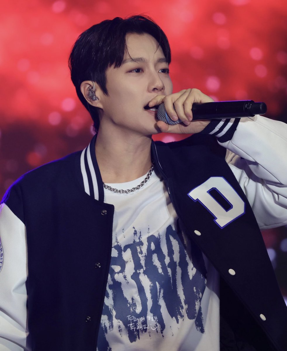 DUHAPPY_'s tweet photo. 250917 대진대학교 왕방축제

🥹✨💙

#윤두준 #두준 #YOONDUJUN
#하이라이트 #HIGHLIGHT
#비스트 #BEAST https://t.co/lWpxeHaNjq