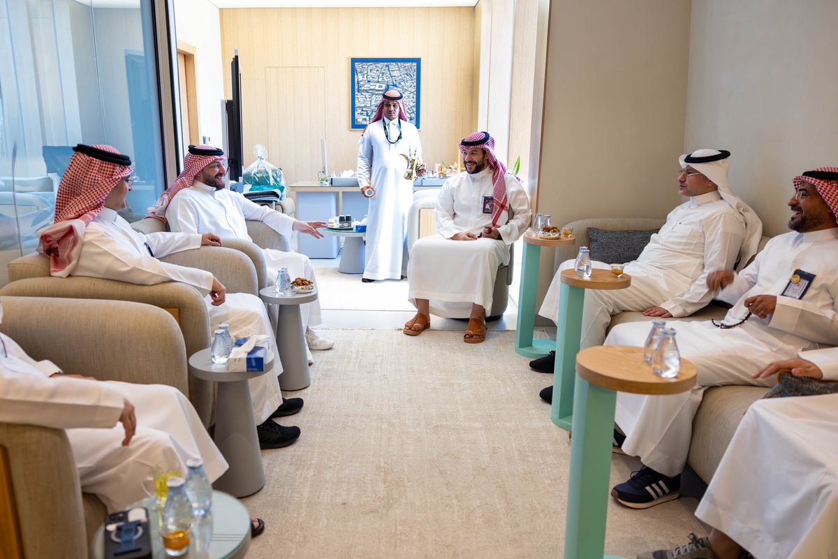 تشرفنا في NOB باستقبال الأستاذ ياسر السند، مدير الاتصال المؤسسي والشؤون الإعلامية في مطارات الرياض، في إطار تعزيز شراكتنا الإستراتيجية في المشاريع الاتصالية والإبداعية.

تناولت الزيارة سبل توظيف الحلول الرقمية والذكاء الاصطناعي، وابتكار قوالب تأثير رقمية، مع بناء هوية اتصالية