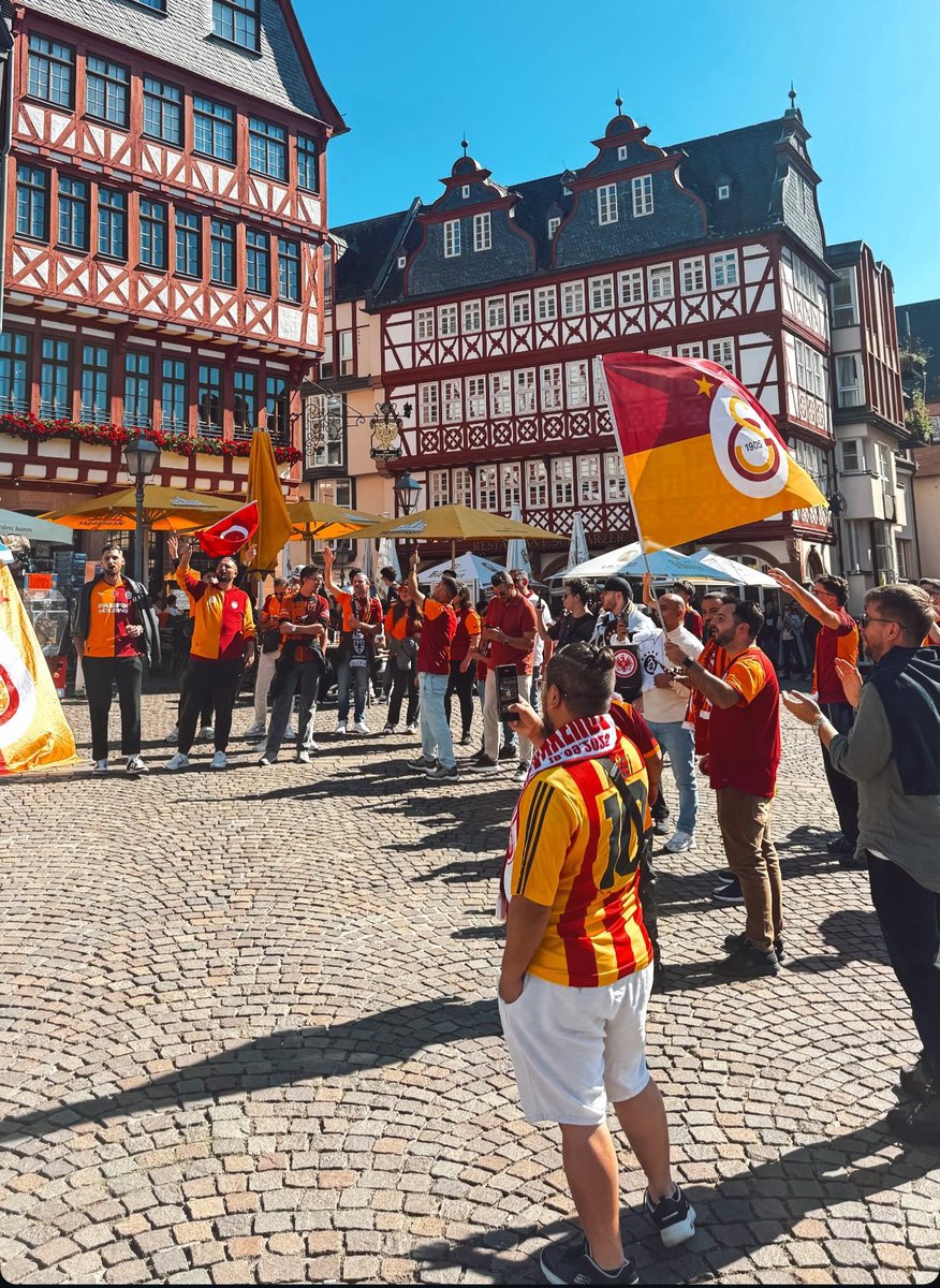 Galatasaray taraftarı Almanya sokaklarında.