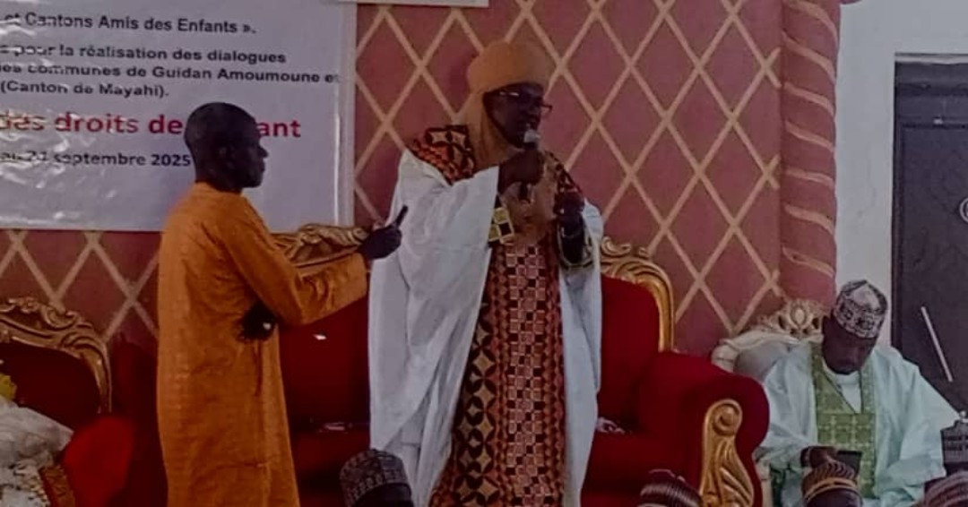 Unicefniger's tweet photo. À Kornaka et Mayahi, Maradi, l'initiative « Sultanat et canton amis des enfants » prend vie !

Les chefs de canton mobilisent les communautés via des rencontres de sensibilisation avec les leaders locaux pour promouvoir les droits de l'enfant.

#PourChaqueEnfant , des champions. https://t.co/d1YF2Kosfp