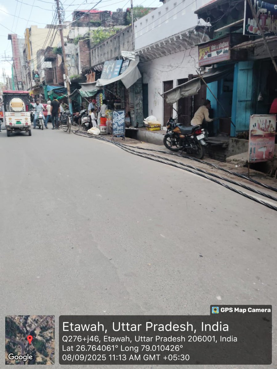 dvvnletawah01's tweet image. 🔧 सुरक्षित विद्युत आपूर्ति हेतु कार्य प्रगति पर RDSS योजना के अंतर्गत इटावा शहर के कहारन का पुल क्षेत्र में पुराने कंडक्टर को बदलकर AB केबल स्थापित करने का कार्य किया गया है। इससे उपभोक्ताओं को बेहतर, सुरक्षित व निर्बाध बिजली आपूर्ति सुनिश्चित होगी। 📷#RDSS #ABCable #UPPCL