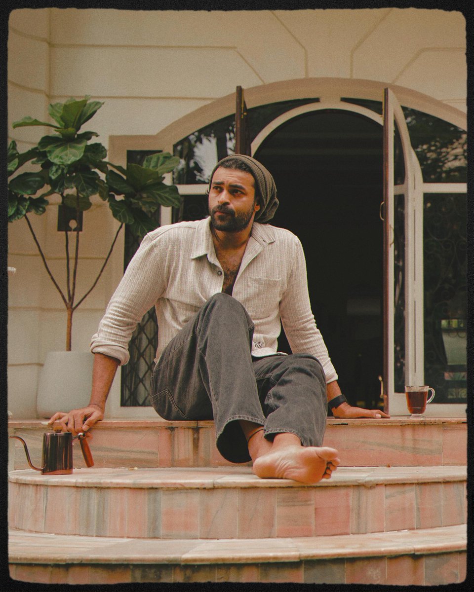 IamSKKonakala's tweet image. Behind the lens, beyond the frame

Mega Prince @IAmVarunTej capturing the action in a stylish avatar 📸❤️

#VarunTej #VTK 
#VT15 #VarunTejKonidela