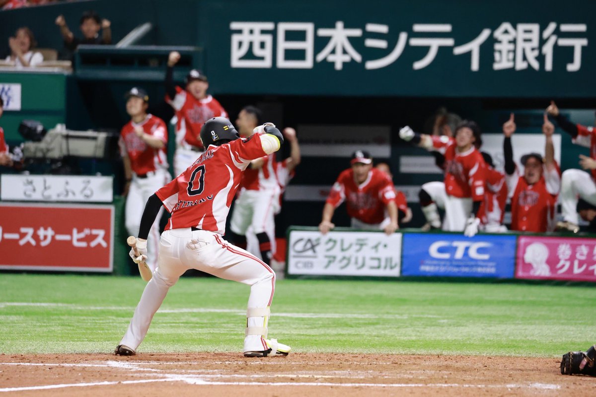代打 #川瀬晃 選手が押し出し四球！！！

ホークス勝ち越しです！！！

photo by Yoshihiro Koike📷

#sbhawks #鷹フル