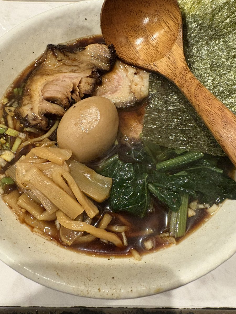 yoppeleah's tweet photo. 市川市文化会館の最寄駅である本八幡駅は一応ライブハウスがあったりして、今とは違うなくなってしまった会場にはブレイク前のELLEGARDENがホームにしていたりしたが、実は美味いラーメン屋がたくさんあるのだがライブ後だと行きたい店にギリ間に合わないので、前に行ったことがあるだんちょーてーに。 https://t.co/yXxkLDewqj