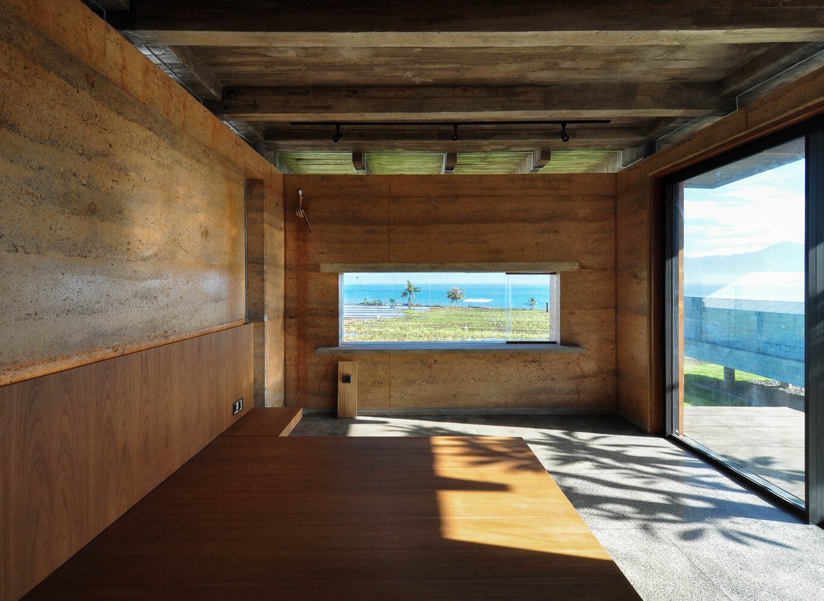 w_emerg's tweet image. How can a home reconnect with land &amp;amp; community? 
In West Java, Budi Pradono’s Omah Tanah House uses rammed earth walls, solar energy, rainwater collection &amp;amp; soil conservation to blend tradition with sustainability, redefining modern Indonesian living.
#RammedEarth #Local #Eco