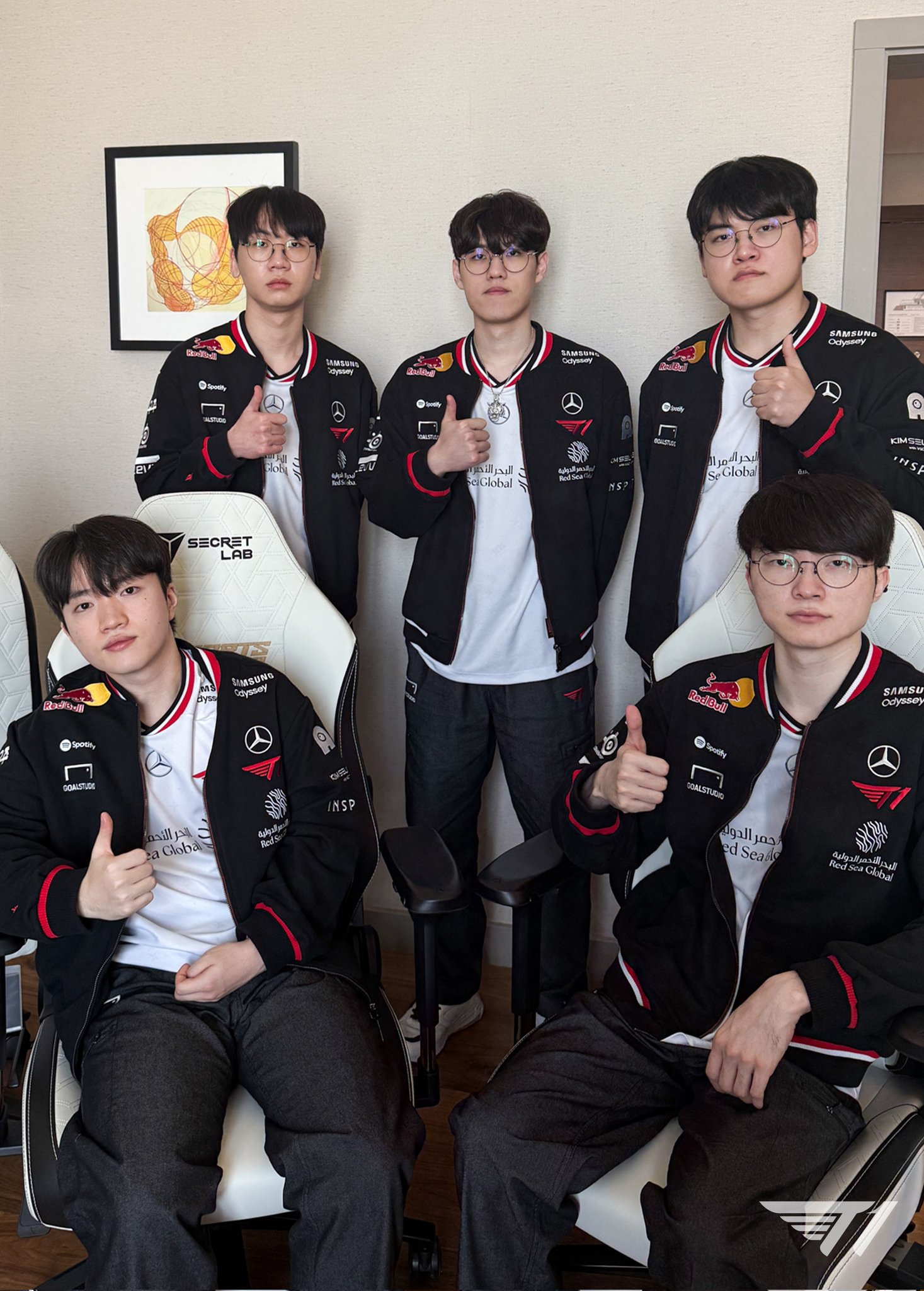 スポーツ選手 Still T1 Doran Oner Faker Gumayusi Keria 𝐓𝐡𝐢𝐬 𝐢𝐬 𝐎𝐮𝐫 𝐓𝐞𝐚𝐦 𝟏 “ 𝑯𝑱𝑭𝑮𝑲 “ ❤️‍🔥 T125
