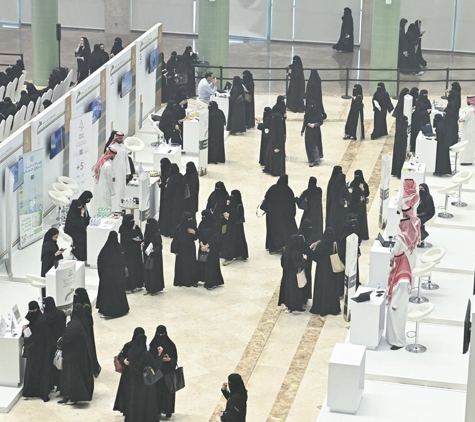 نفخر بمشاركتنا في #ملتقى_انطلاقة_مهنية_2025 ويسعدنا أن نكون جزء من هذا الحدث المميز الذي يجمع الكفاءات والطموحات المهنية.
نؤمن بأهمية استقطاب الكفاءات المحلية، ونسعى باستمرار لتعزيز دورنا في تدريب وتأهيل الكوادر الوطنية للعمل في بيئات محفزة ومتميزة.
نتمنى للجميع التوفيق والنجاح.