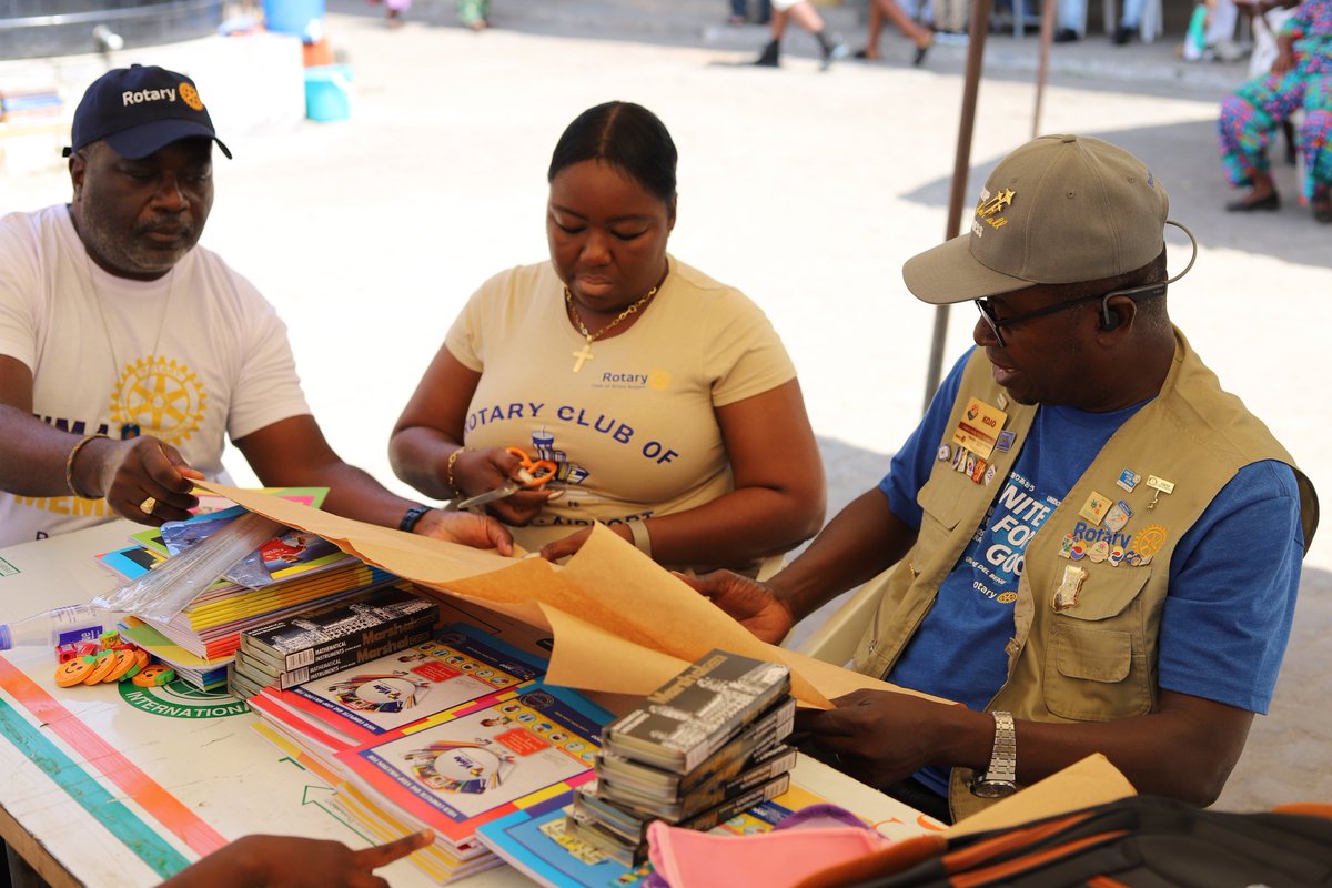 📚✨ Before the glamour of our SCEF@15 Gala, we joined hands with the Rotary Club of Accra Airport to equip students with school supplies for a fresh start to the academic year.

#SCEFAt15 #BackToSchool #RotaryClubAccraAirport #EmpoweringFutures