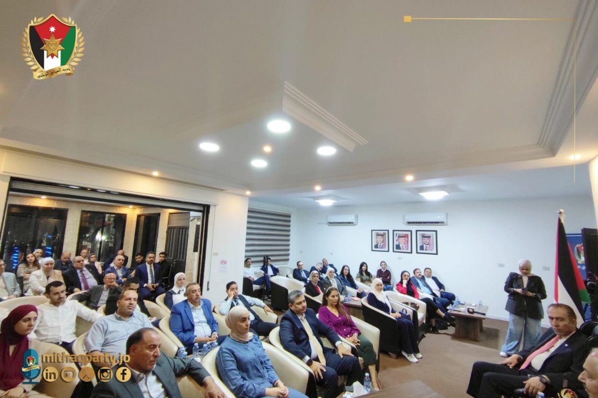 خلال جلسة حوارية نظمها "الميثاق الوطني".. داودية: لا خوف على الأردن في ظل قيادة حكيمة ووحدة أبناء شعبه 

نظم حزب الميثاق الوطني جلسة حوارية بعنوان "التطورات الإقليمية والسياسة" في المقر الرئيسي للحزب، قدمها الوزير الأسبق العين محمد داودية، بحضور الأمين العام للحزب بالوكالة عبيد