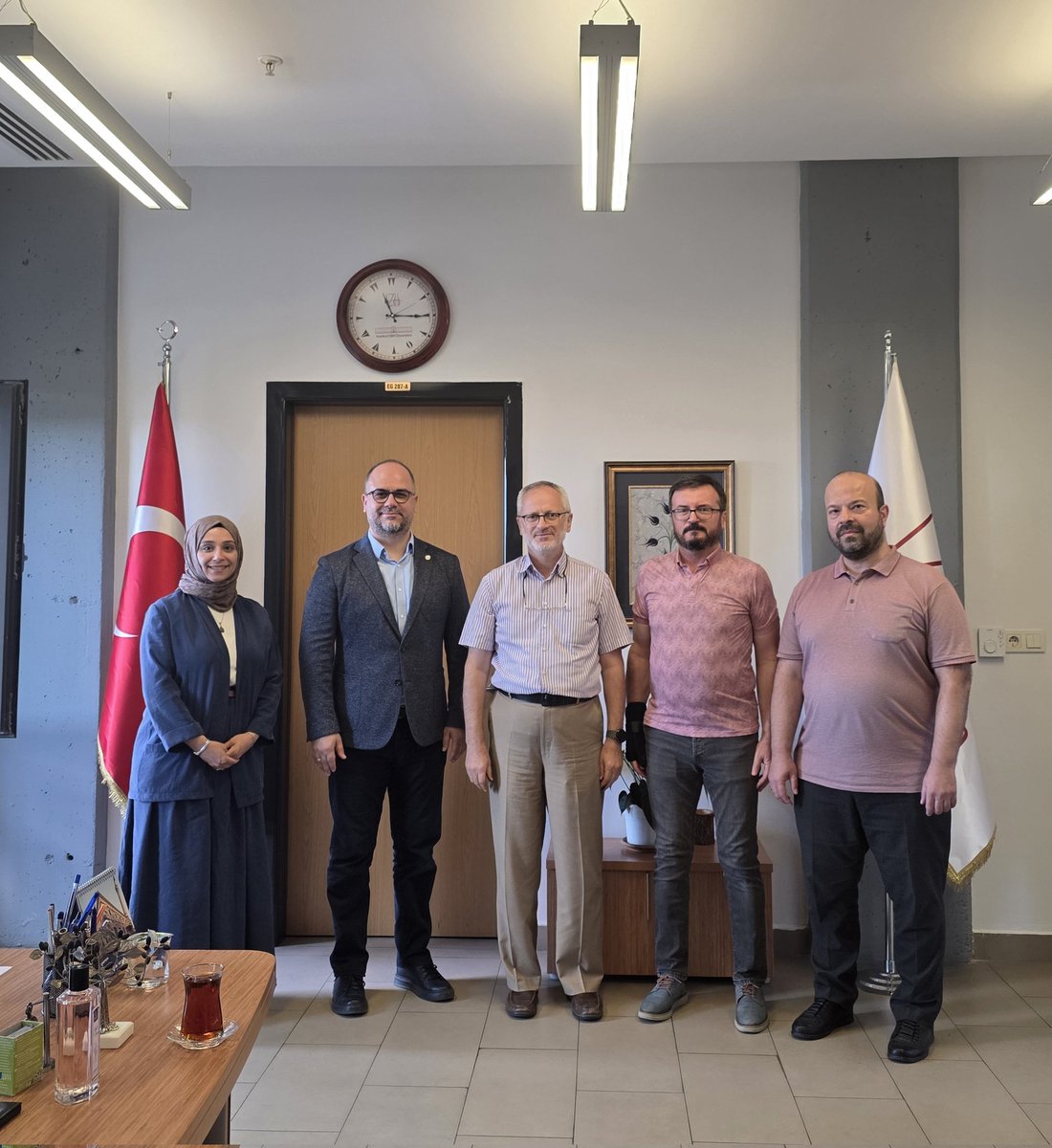 Yabancı Diller Koordinatörlüğü görev devir teslimini gerçekleştirdik. Prof. Dr. <a href="/erhanicener/">Erhan İÇENER</a> hocamıza başarılar dileriz.