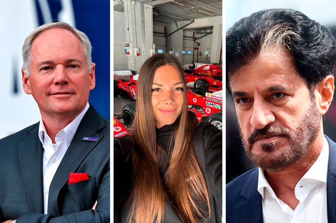 Tres personas en paneles separados. El panel izquierdo muestra a un hombre con un traje oscuro con un pañuelo de bolsillo rojo. El panel central muestra a una mujer con cabello largo y castaño con una sudadera con capucha negra, de pie frente a autos de carreras rojos en un garaje. El panel derecho muestra a un hombre con cabello oscuro y barba, vestido con un traje oscuro.