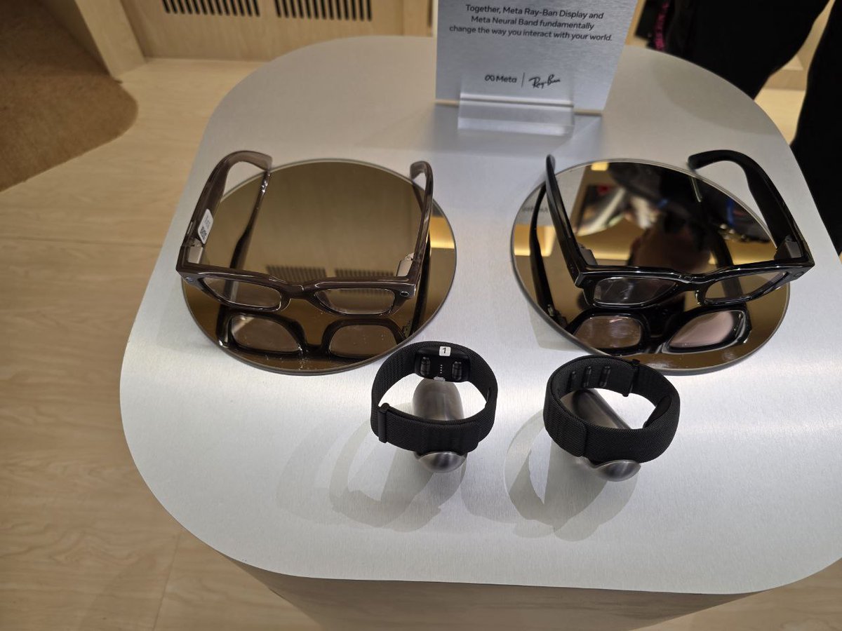 Mawari (@mawarixr) on Twitter photo Meta Connect 2025 reinforced what we’ve known all along: XR devices must get lighter.
As headsets slim down, our network will provide the compute power needed for rich, real-time immersive experiences.
The future of XR will run on the Mawari Network 🛰️ Meta Connect 2025 reinforced what we’ve known all along: XR devices must get lighter.
As headsets slim down, our network will provide the compute power needed for rich, real-time immersive experiences.
The future of XR will run on the Mawari Network 🛰️