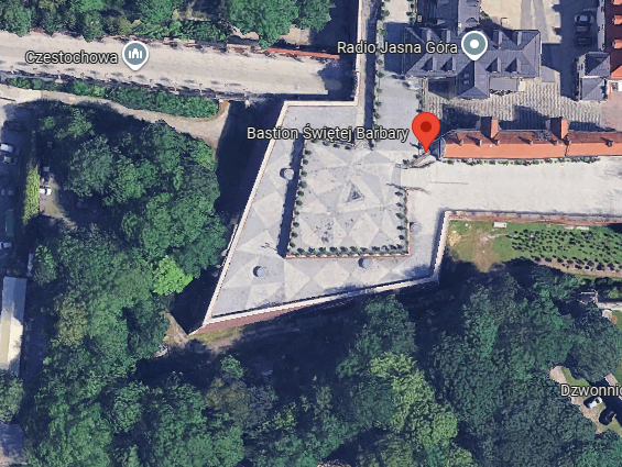 saito's tweet photo. Google Maps の航空写真で種明かし。私が行った頃は柵が無かったので端まで行けた。 https://t.co/We6qXlLdG9