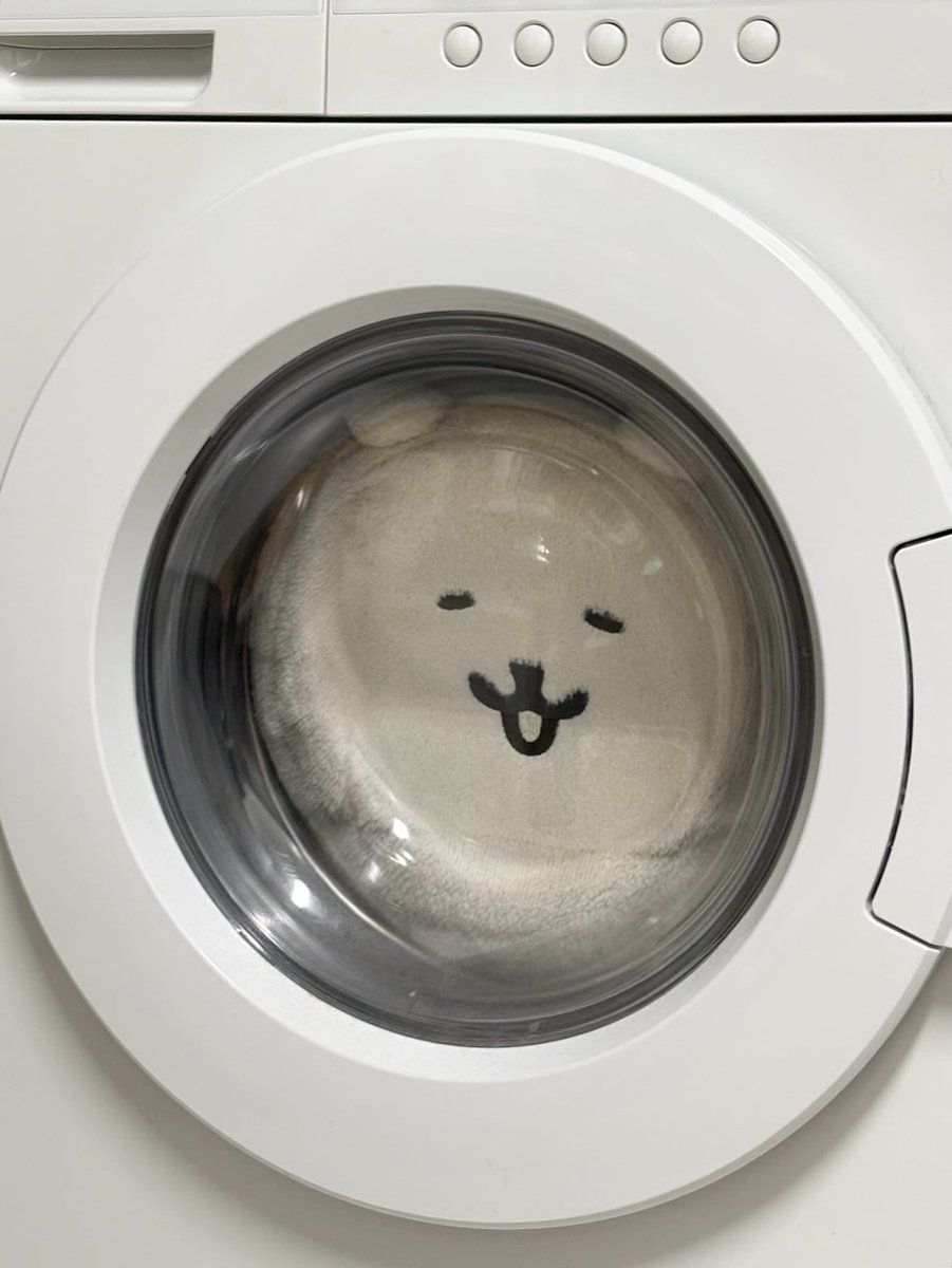 앞으로 벌어질 일은
아무것도 모르며 해맑은 녀석