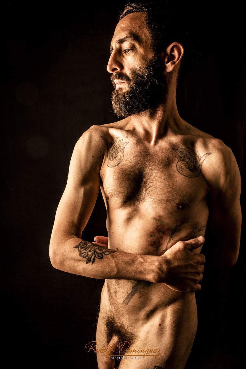 Retrato
.
Mod.: @lichtstyle__ 

#fotografiaderod  #gayart #desnudoartistico #fotografoslatinos #circulodearteeroticolatinoamericano #eroticlife #tbt #tbt❤️